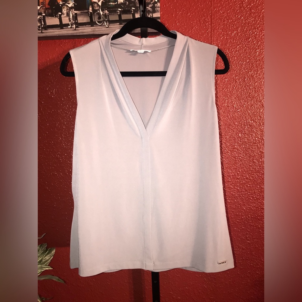 Calvin Klein. Large. Gray.